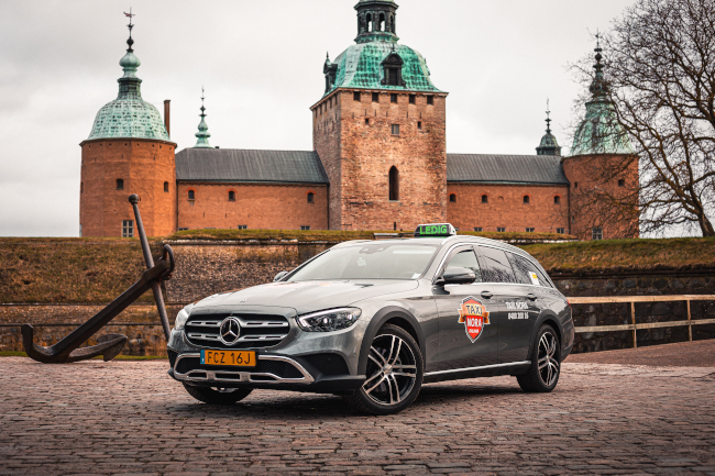 Mercedes E-klass taxibil med plats för 4 passagerare hos Taxi Nora i Kalmar